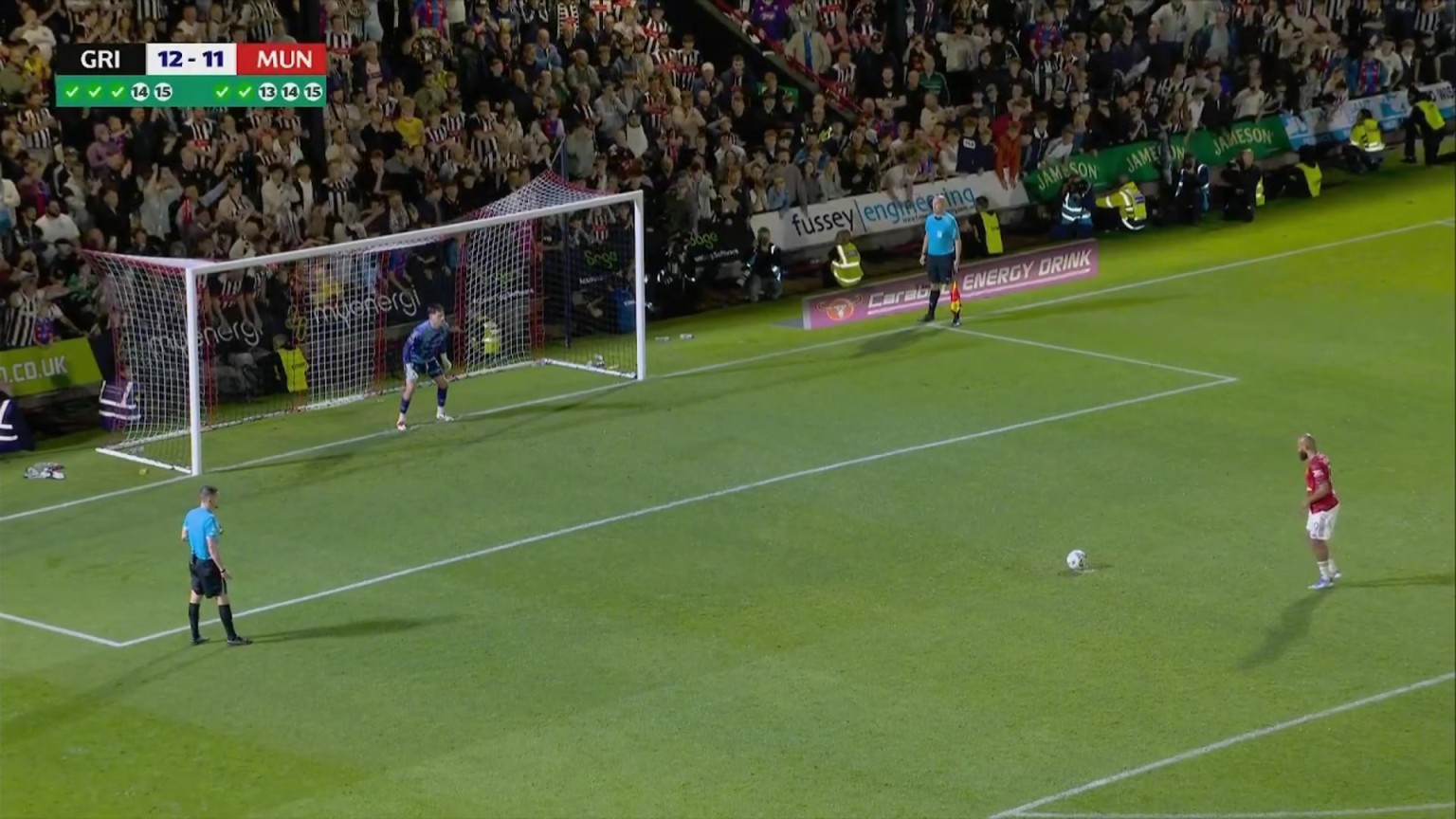 曼联被淘汰！点球大战第13轮，姆伯姆点球击中横梁弹出