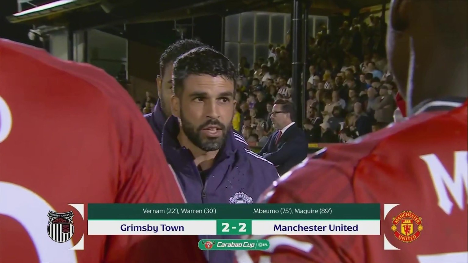 不鼓舞打气一下？点球大战前阿莫林没有出现在场内，助教安排点球