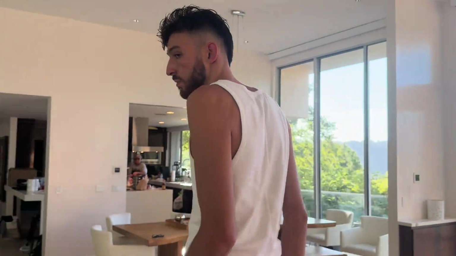 你和非主流的唯一区别就是会打篮球~