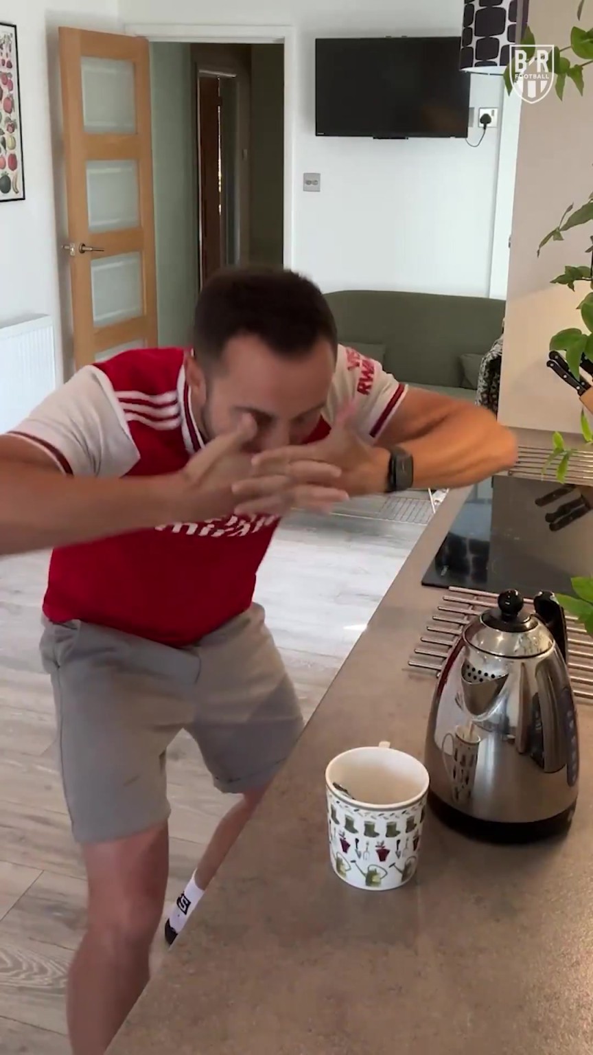 外媒恶搞：当你做任何事都配上约克雷斯的面具庆祝