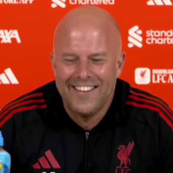 好事将近？斯洛特赛前发布会笑开花，谈纽卡将签新9号