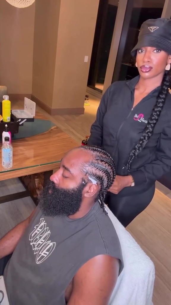 想登哥的莫西干了！女发型师晒帮哈登护理脏辫