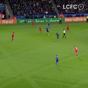 草根英雄再就业！回顾瓦尔迪16年惊天世界波率队战神利物浦！