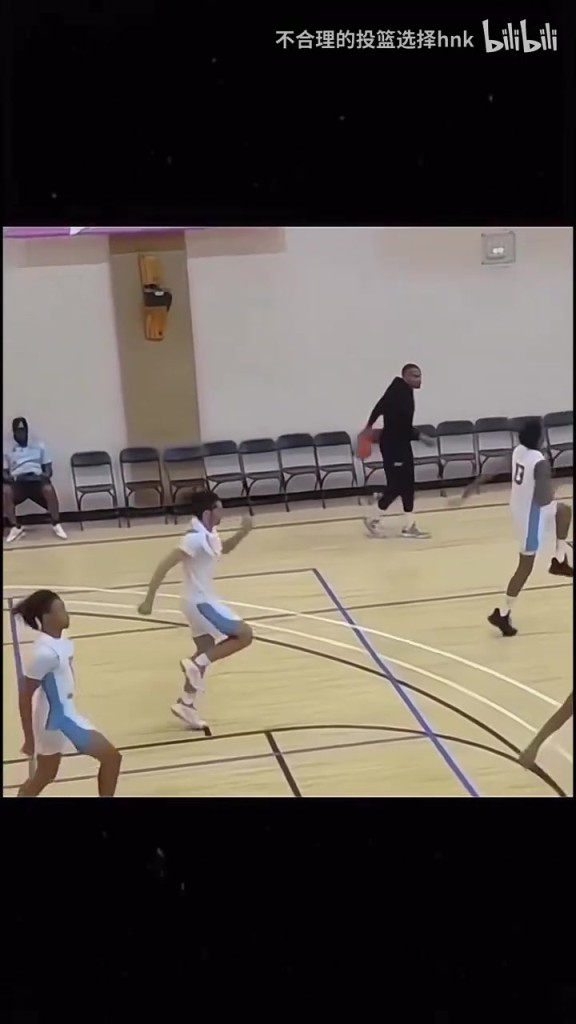 威少真老了，上篮被小孩子给帽了