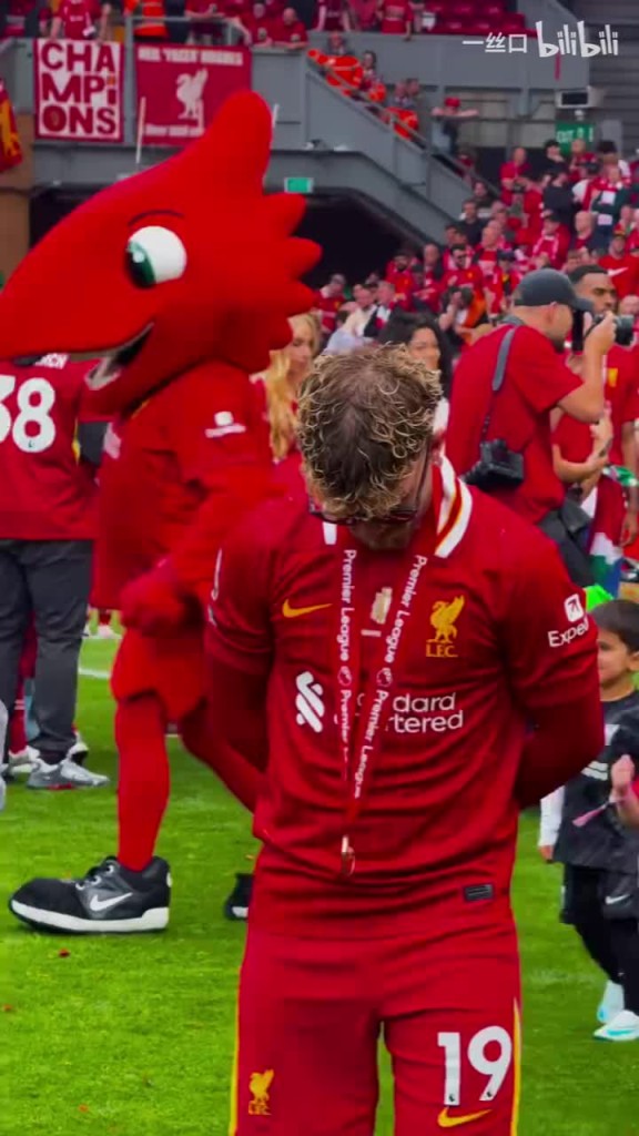 泪目了原来埃利奥特夺冠那天就知道了结局。。