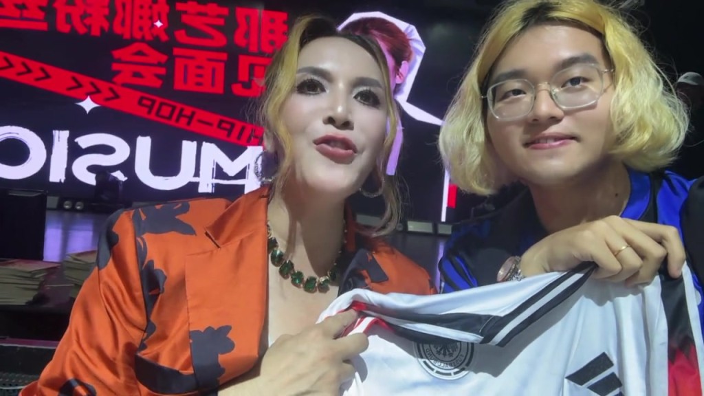 逆天！俄罗斯娜娜祝福拜仁：祝拜仁拿下今年的欧冠冠军