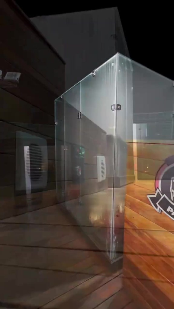 39岁胡尔克身材依旧炸裂，在冷水热水间反复浸泡青筋暴起