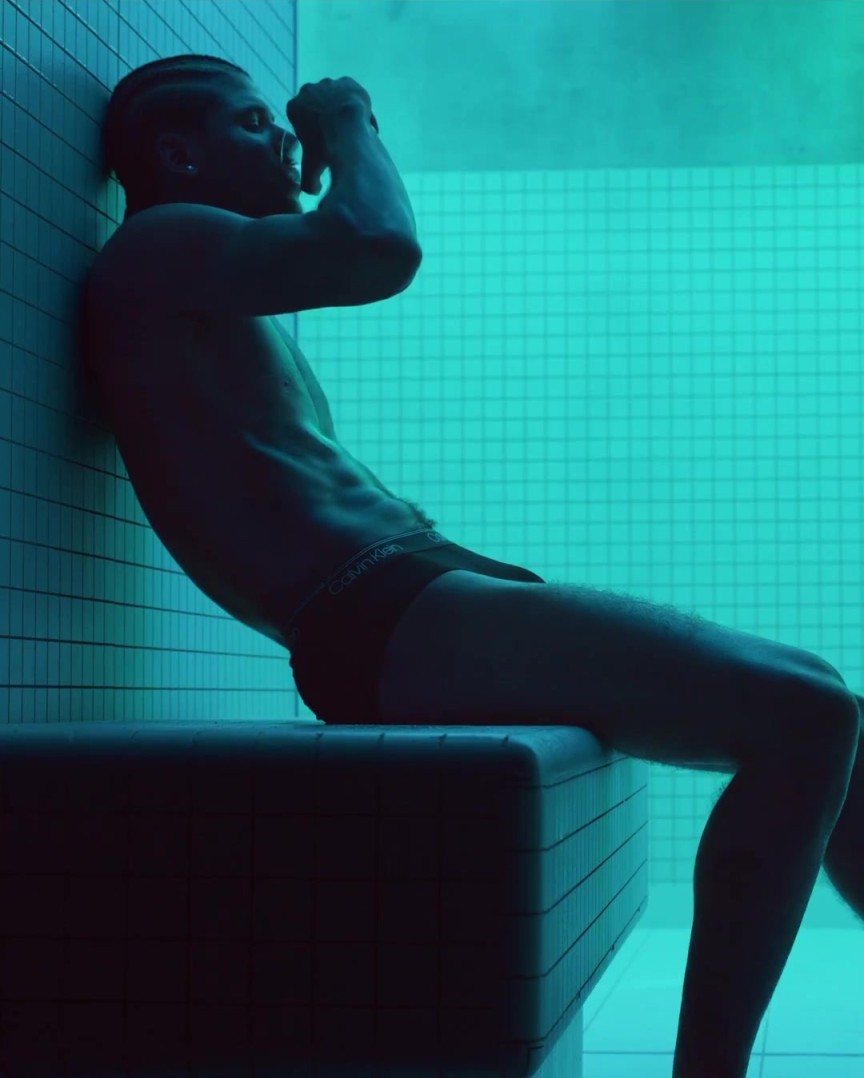 赤裸上身出镜！杰伦-格林为CK拍摄内衣写真，这身材如何？