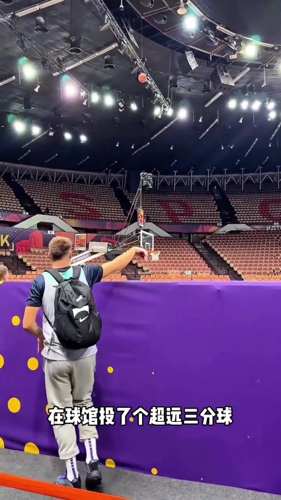 你惹他干嘛队友赌东契奇投不进 结果乖乖做了50个俯卧撑