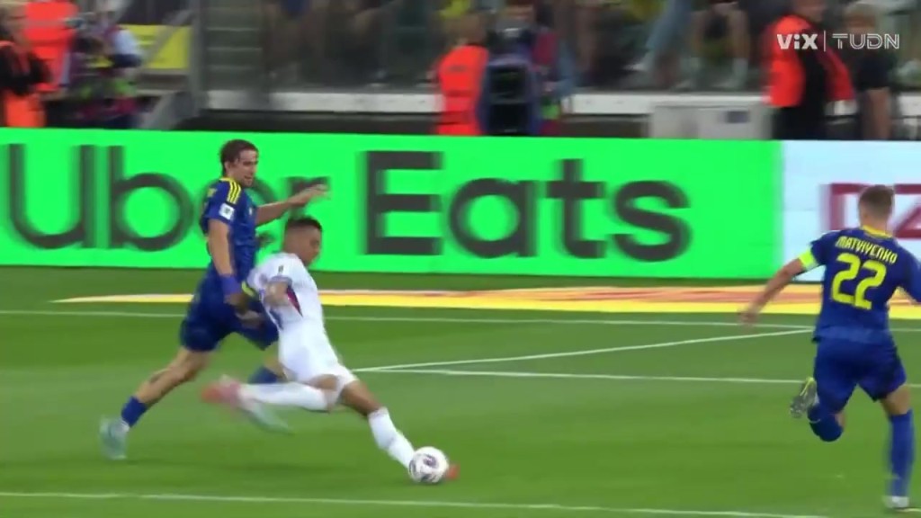 姆总超强个人能力！姆巴佩单挑后卫杀入禁区卧射破门！