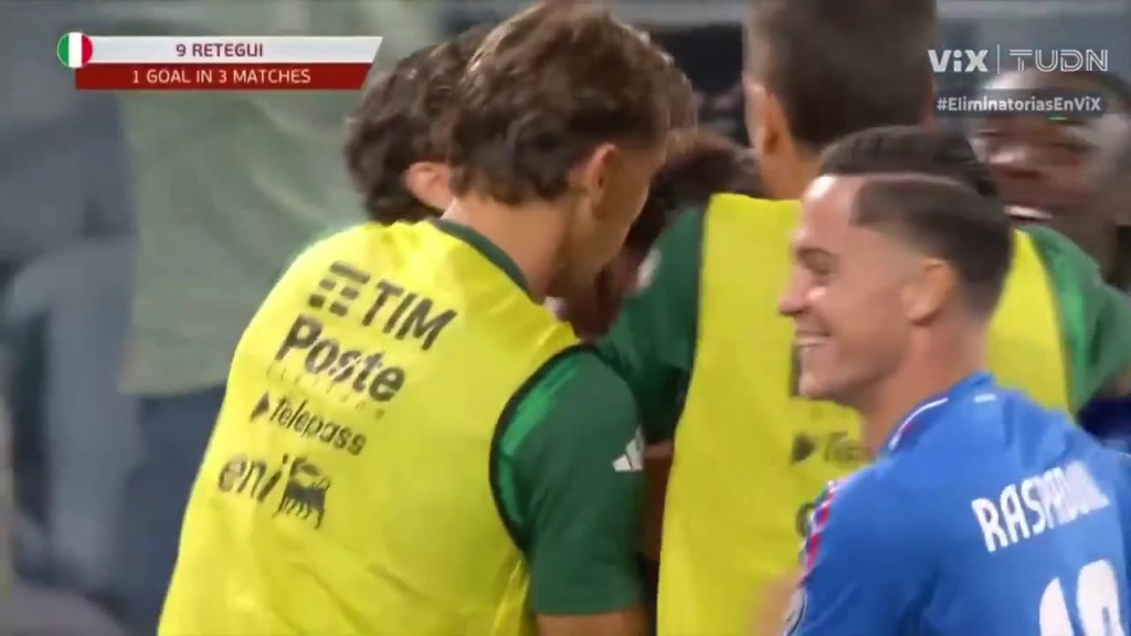 意大利再下一城！雷特吉弧顶处射门得手！拉斯帕多里横传助攻！