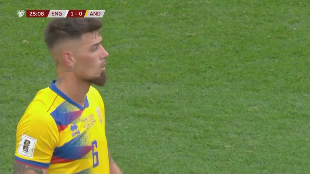 英格兰1-0领先！马杜埃凯传中，安道尔后卫头球解围自摆乌龙！