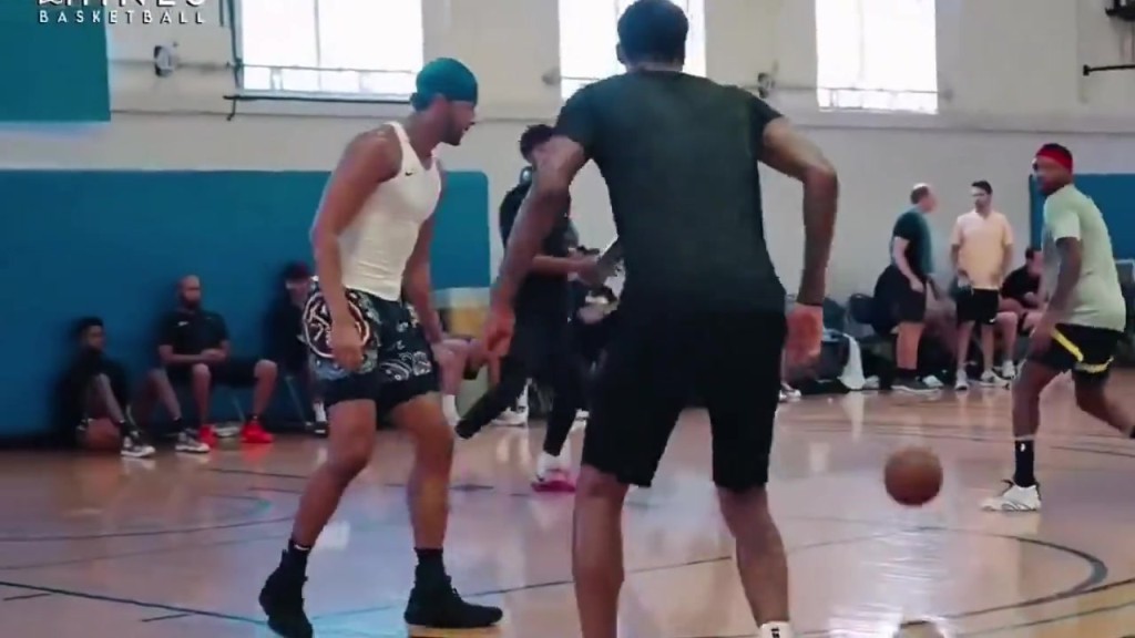 打入内部？贾巴里-史密斯和掘金的穆雷&老黄忠等人一块训练