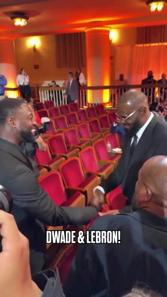 詹姆斯回到美国立即参加名人堂活动！