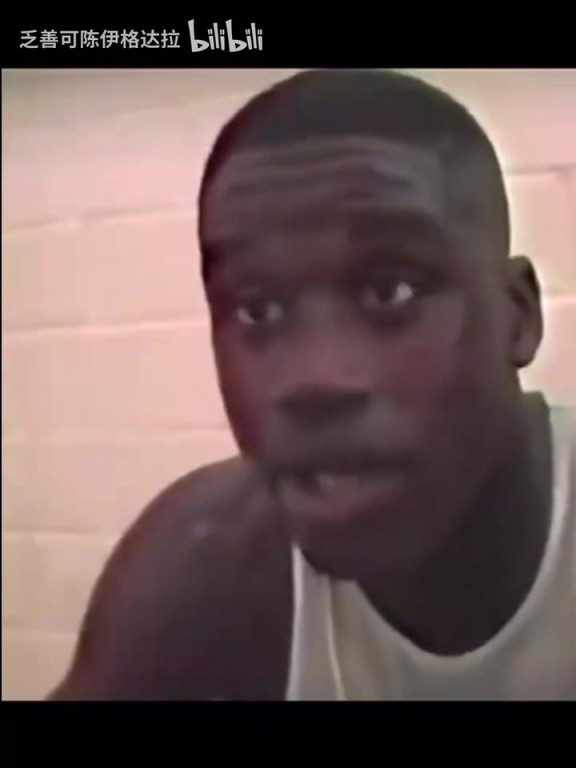 这上哪说理去！高中时期的奥尼尔简直是篮球终极模板啊！